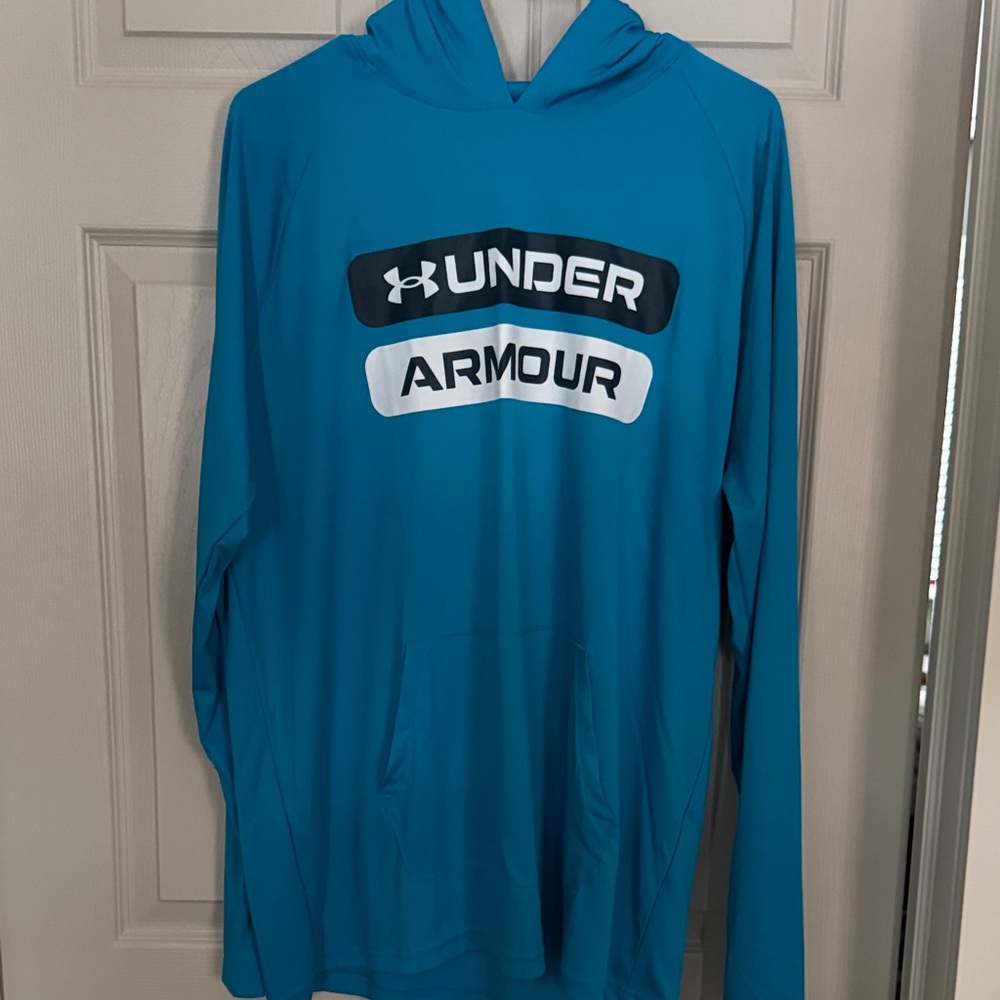 Under Armour Men’s  Pullover Loose light weight fabric
